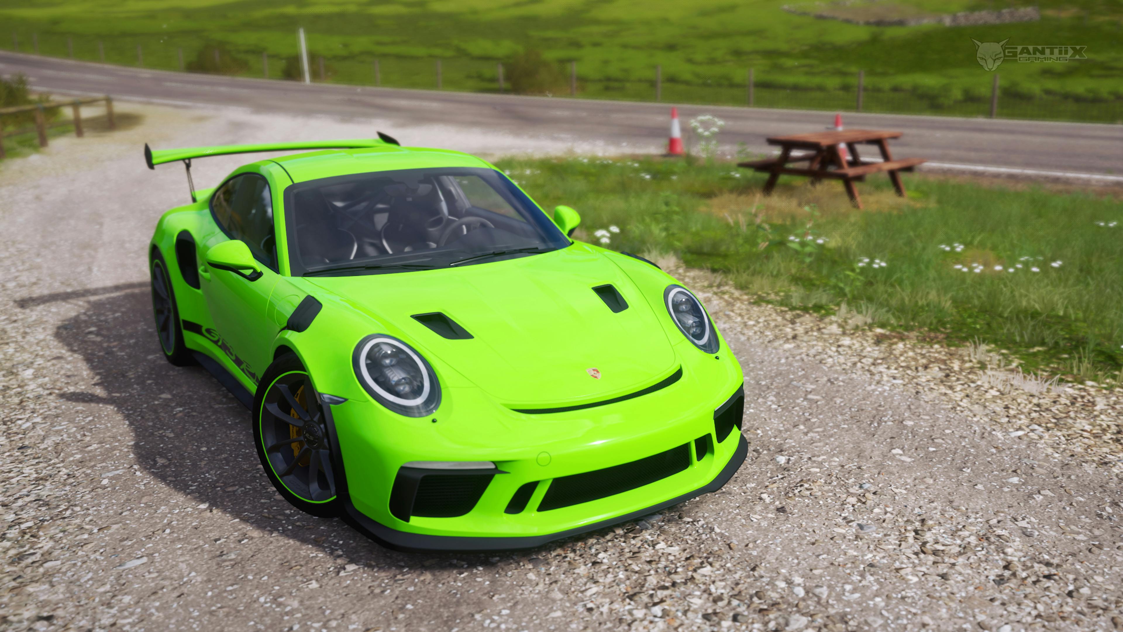 Porsche 911 GT3 RS at rest stop