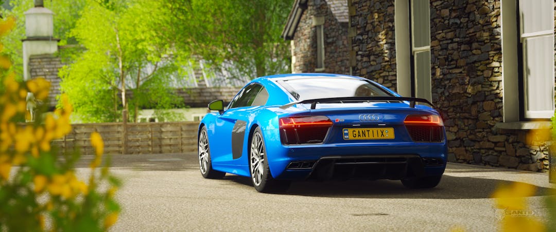 Audi R8 V10 Plus in the backyard