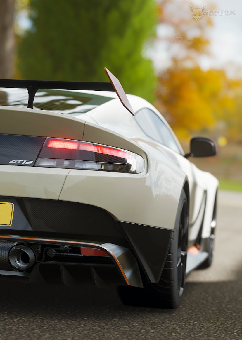 Aston Martin Vantage GT12