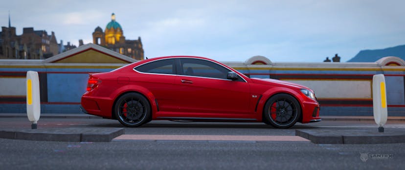 Mercedes-Benz C 63 AMG Coupé Black Series side