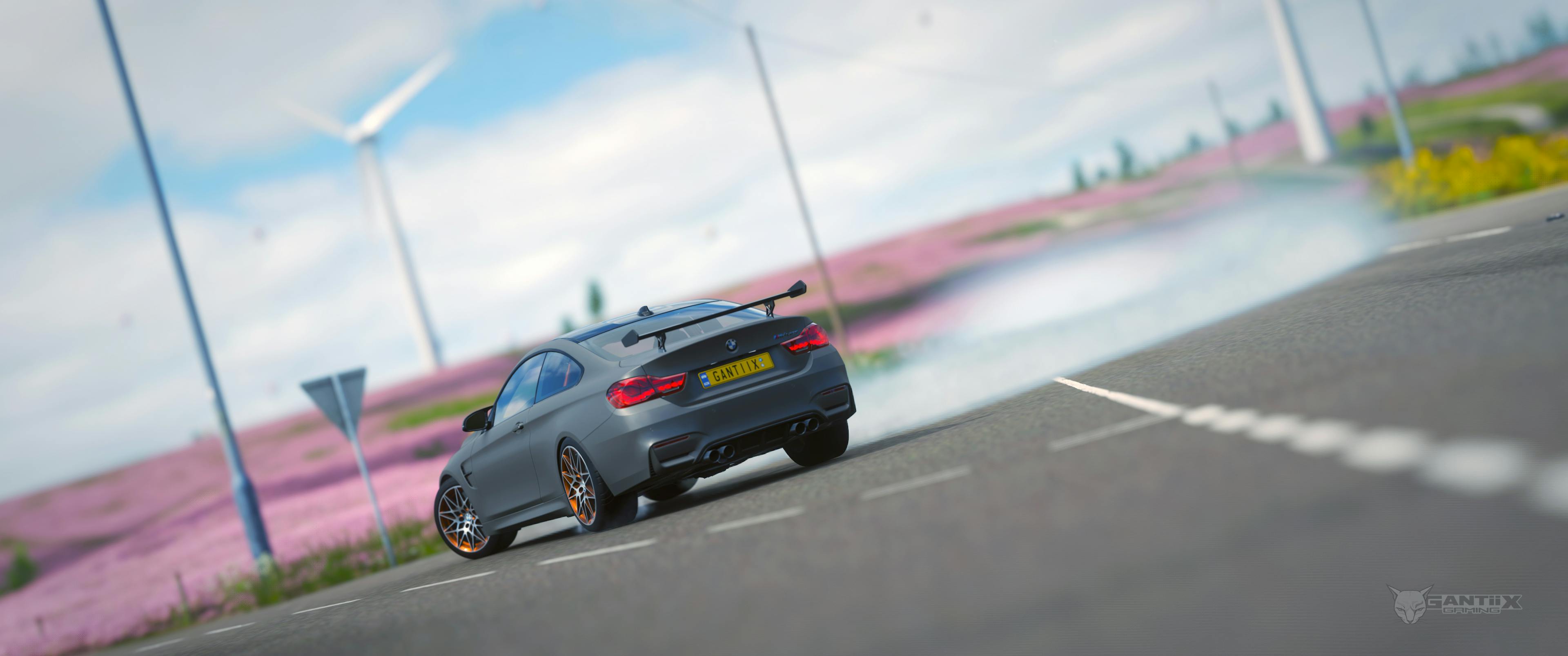 BMW M4 GTS drifting in u-turn