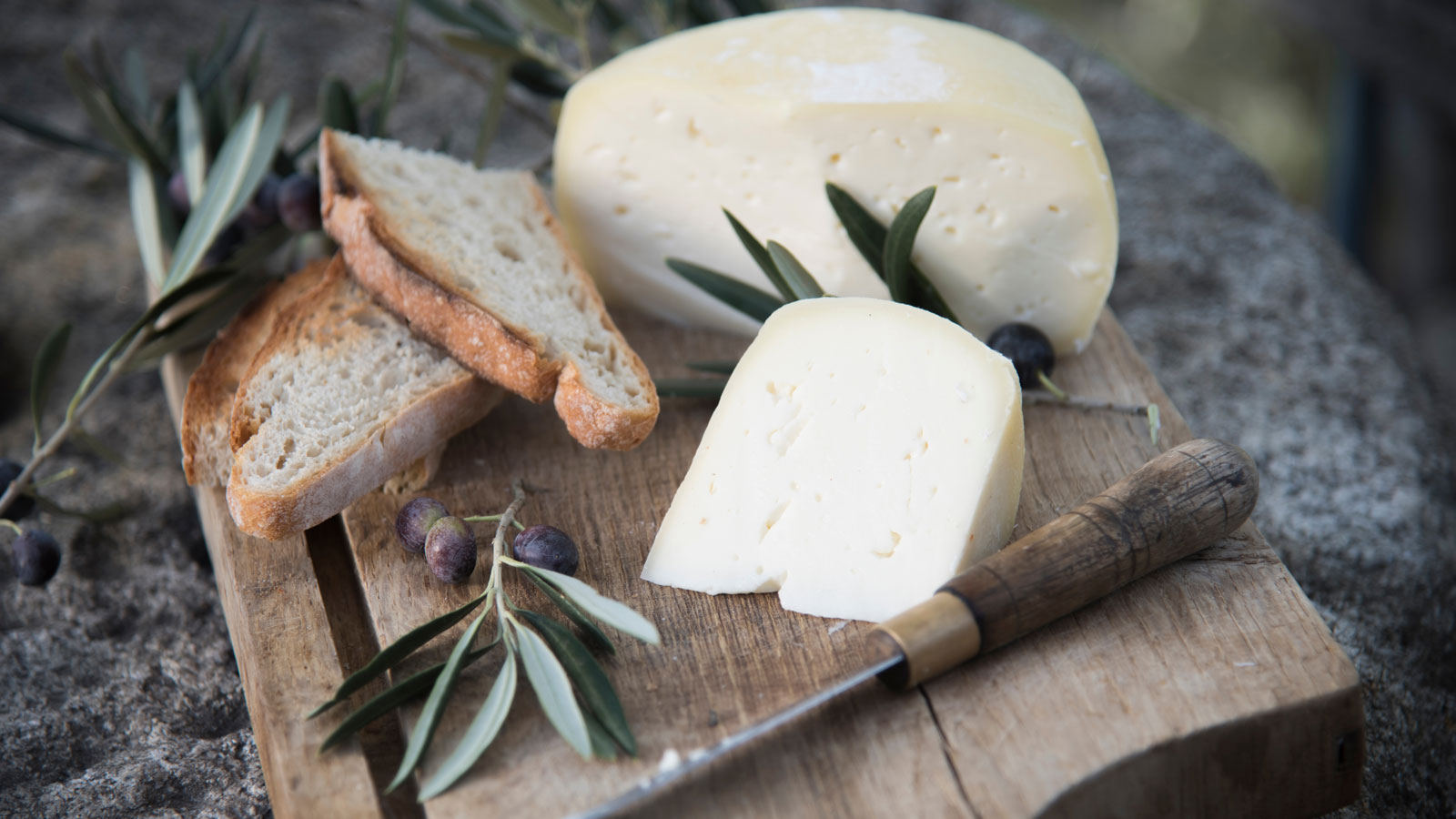 The famous traditional cheeses of Greece