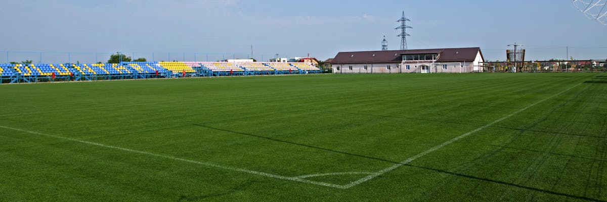 gazon pe teren de fotbal voluntari bucuresti