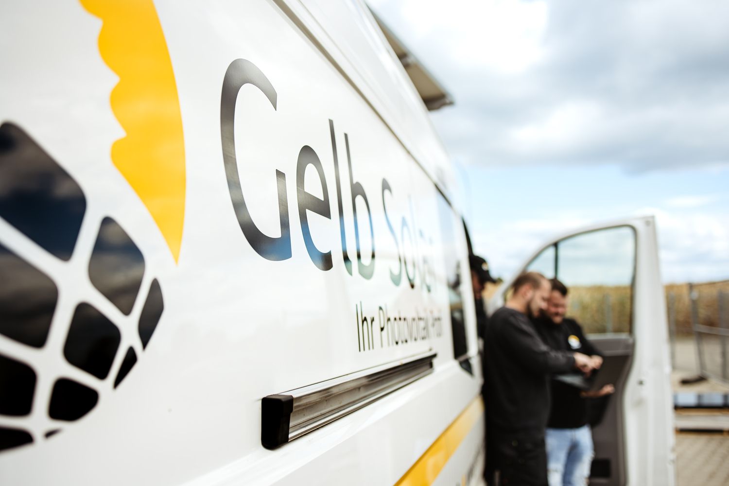 Gelb Solar Transporter