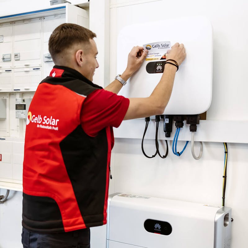 Stromspeicher, der mit Gelb Solar installiert wird Stromspeicher, der mit Gelb Solar installiert wird