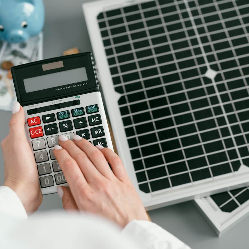 Berechnung der Solaranlage mit Taschenrechner