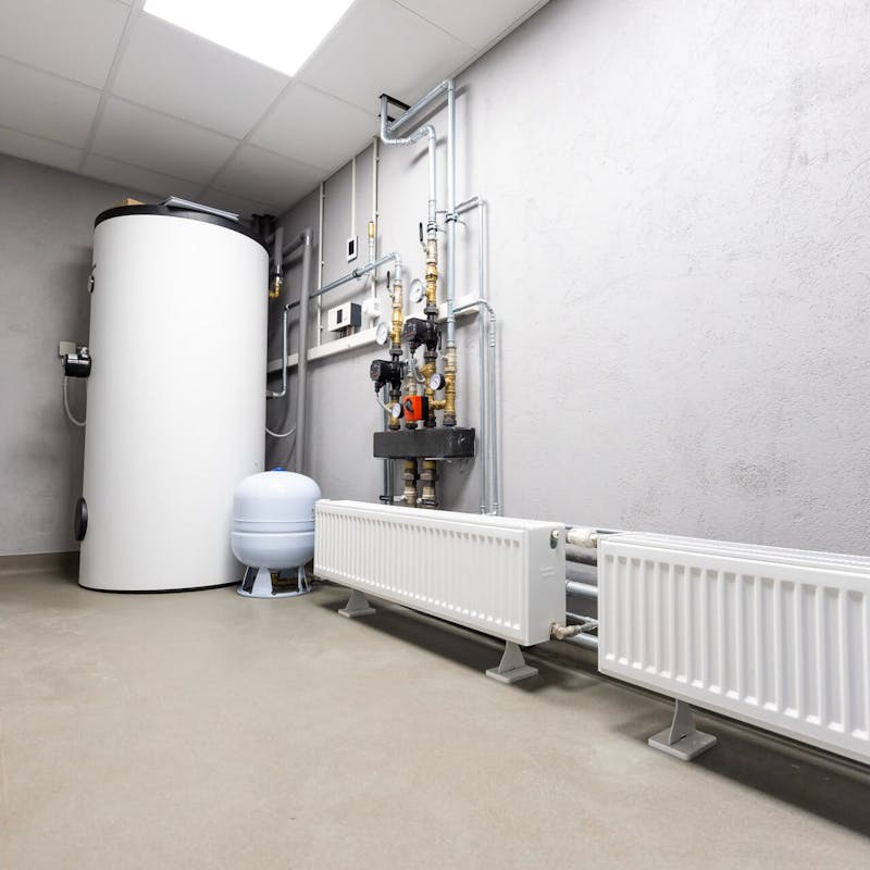 Brauchwasserwärmepumpe im Keller