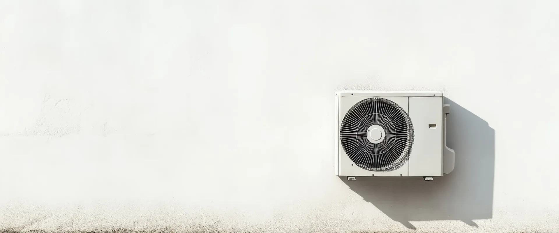 Luft Luft Wärmepumpe an Außenwand Luft Luft Wärmepumpe an Außenwand