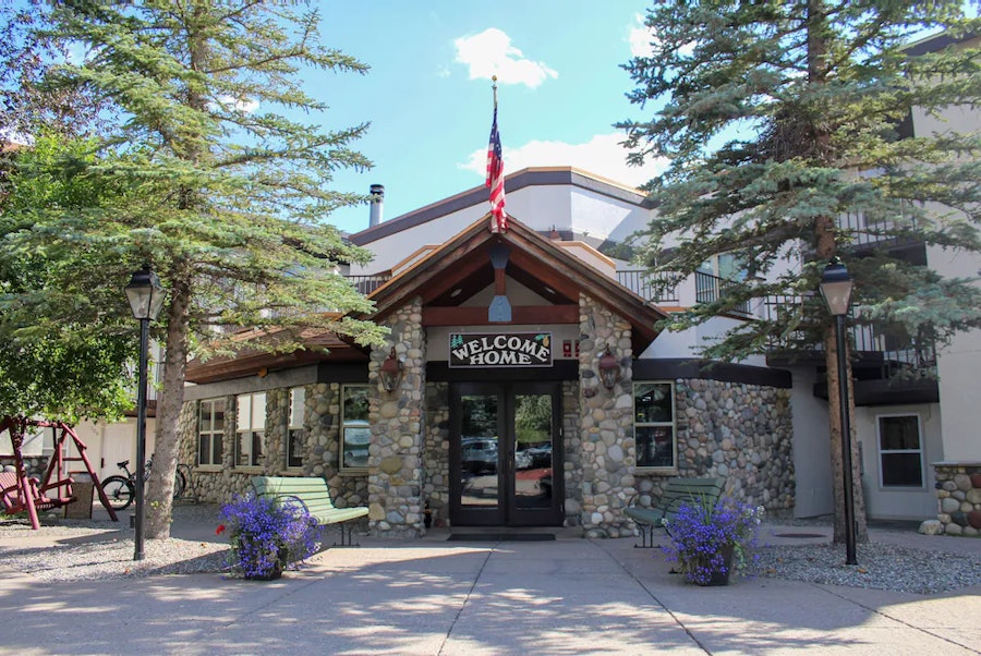 Default description for the image