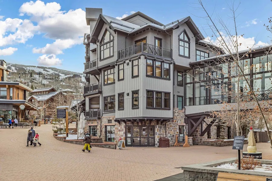Capital Peak Lodge Exterior