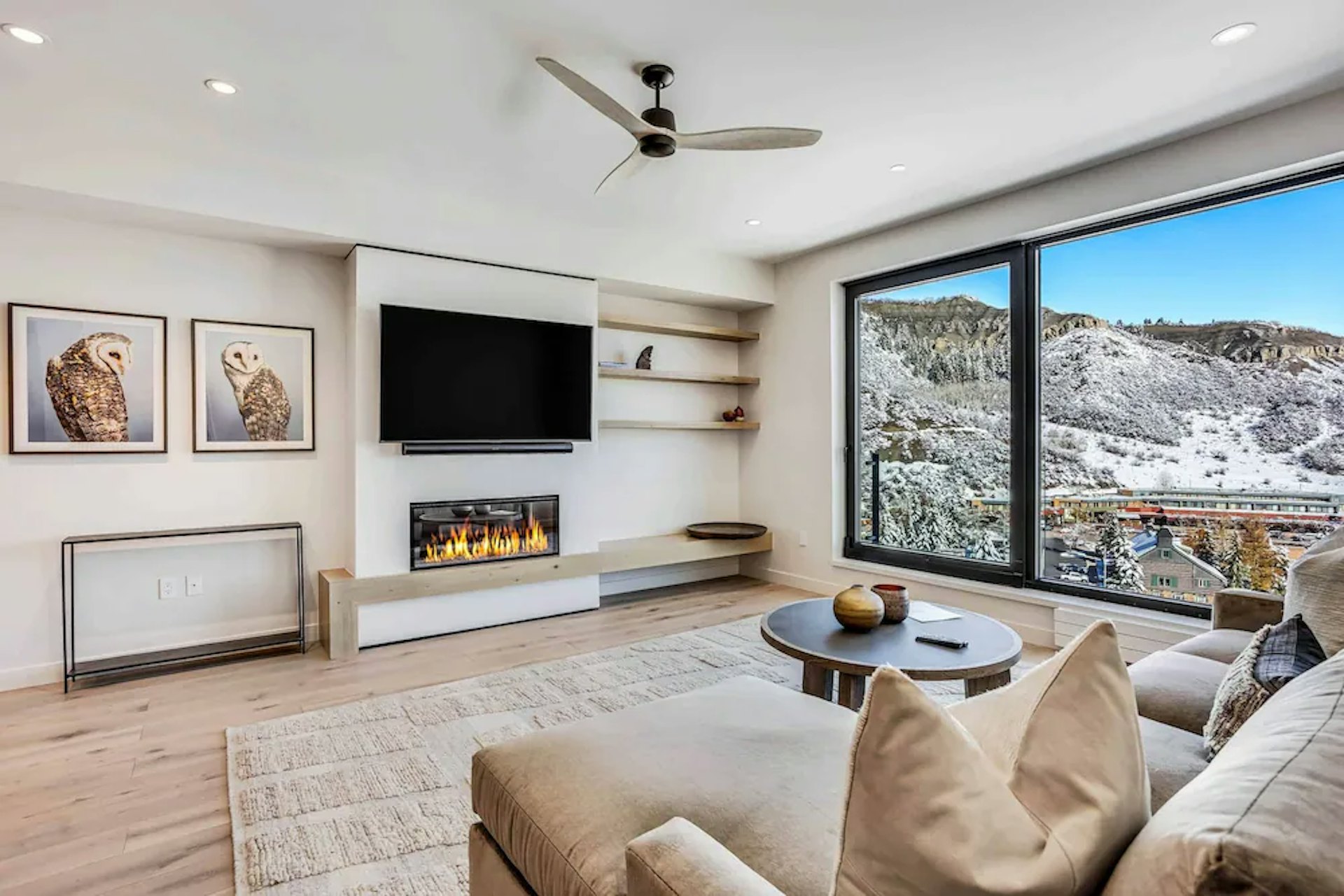 Electric Pass Lodge Interior