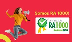 Imagem com fundo rosa e imagem de uma mulher saltando com um megafone em mãos. Há o texto "Somos RA1000 - Certificado RA1000 Reclame Aqui".
