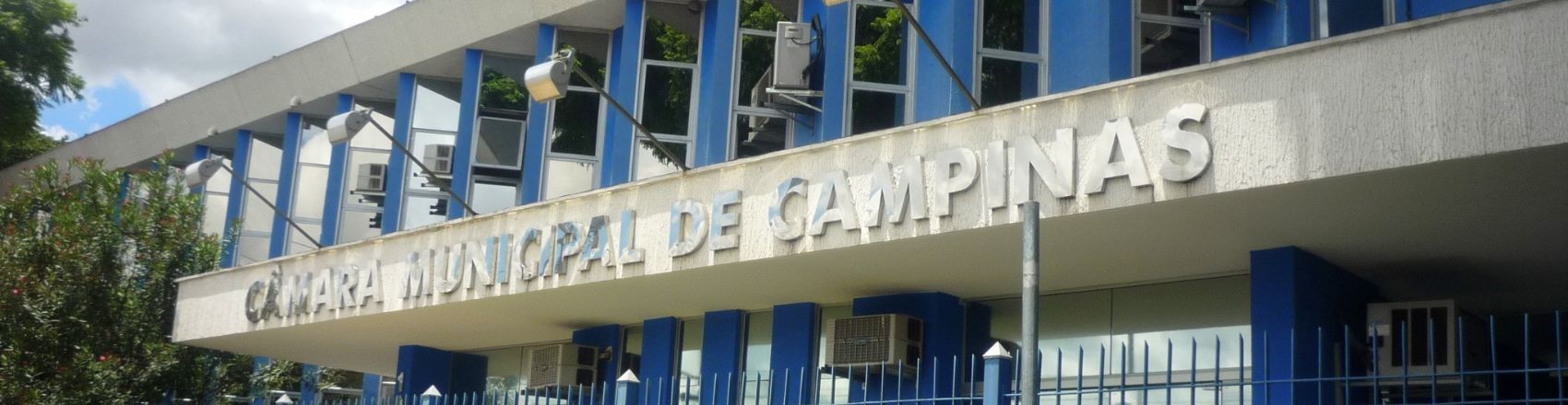 Fachada da Câmara Municipal de Campinas.