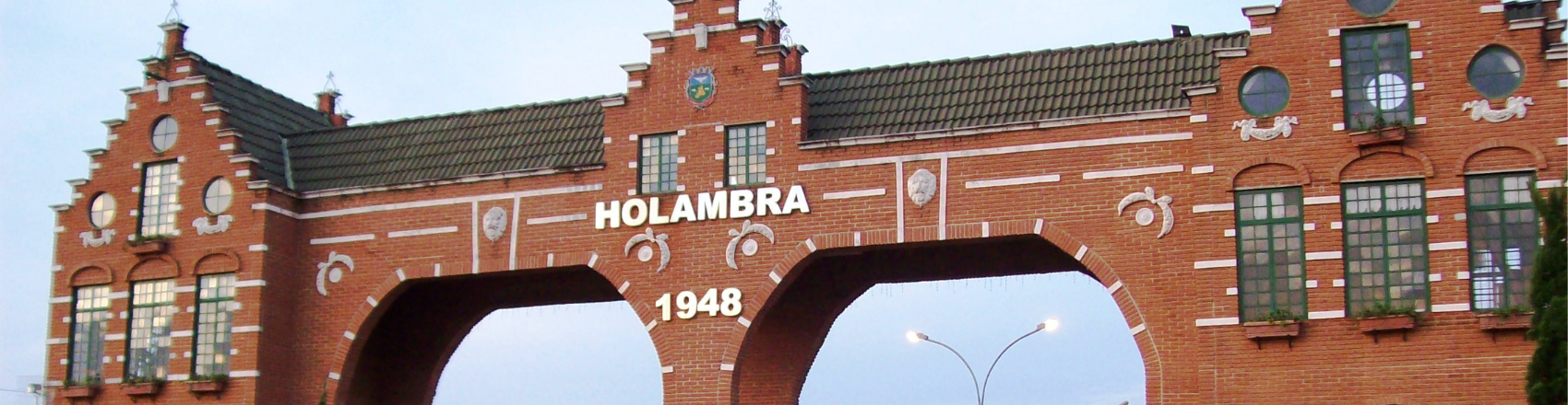 Portal de Holambra, construído em tijolos.