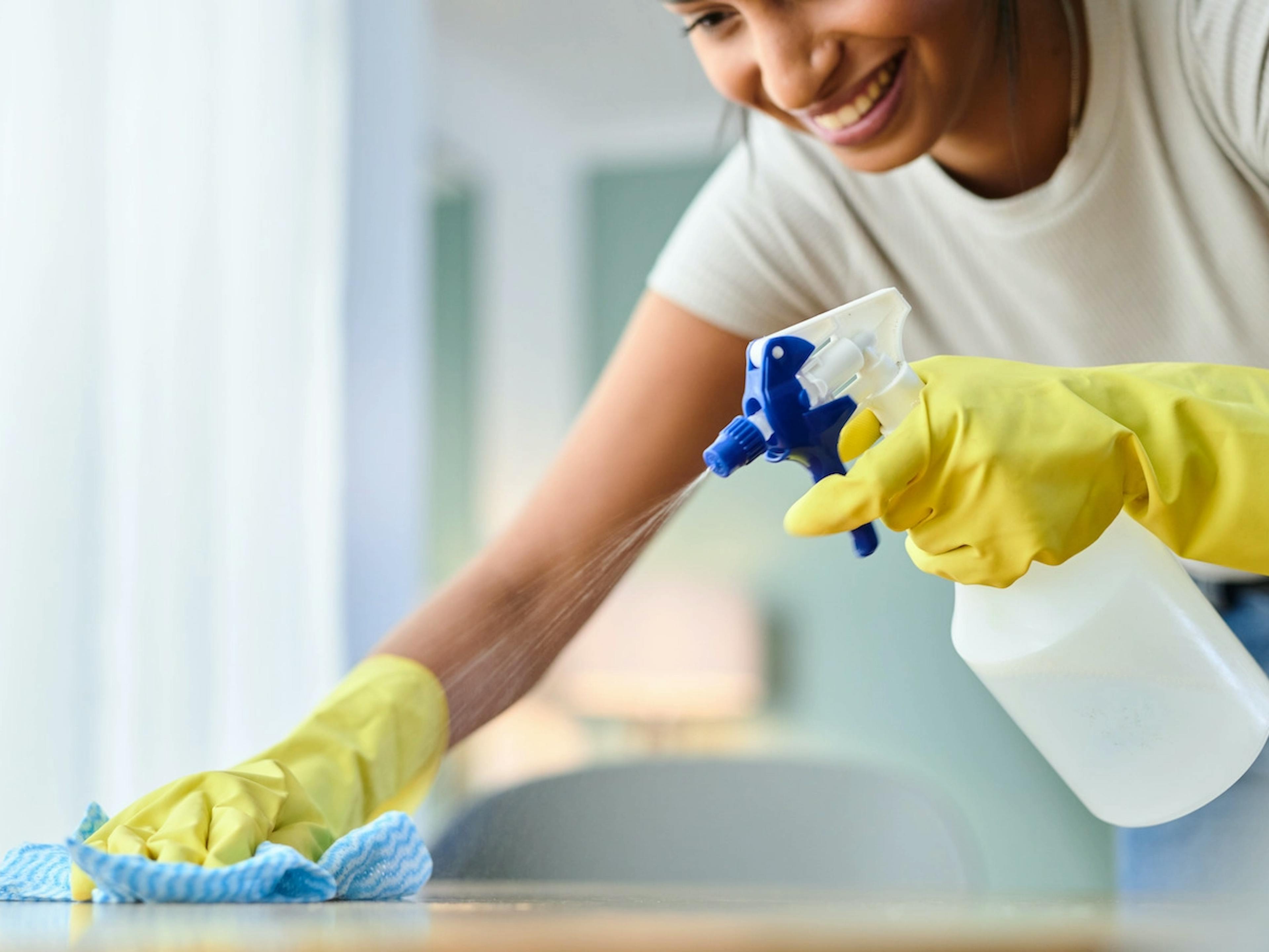DIY vs. Professional Cleaning: What’s Right for Your Home?