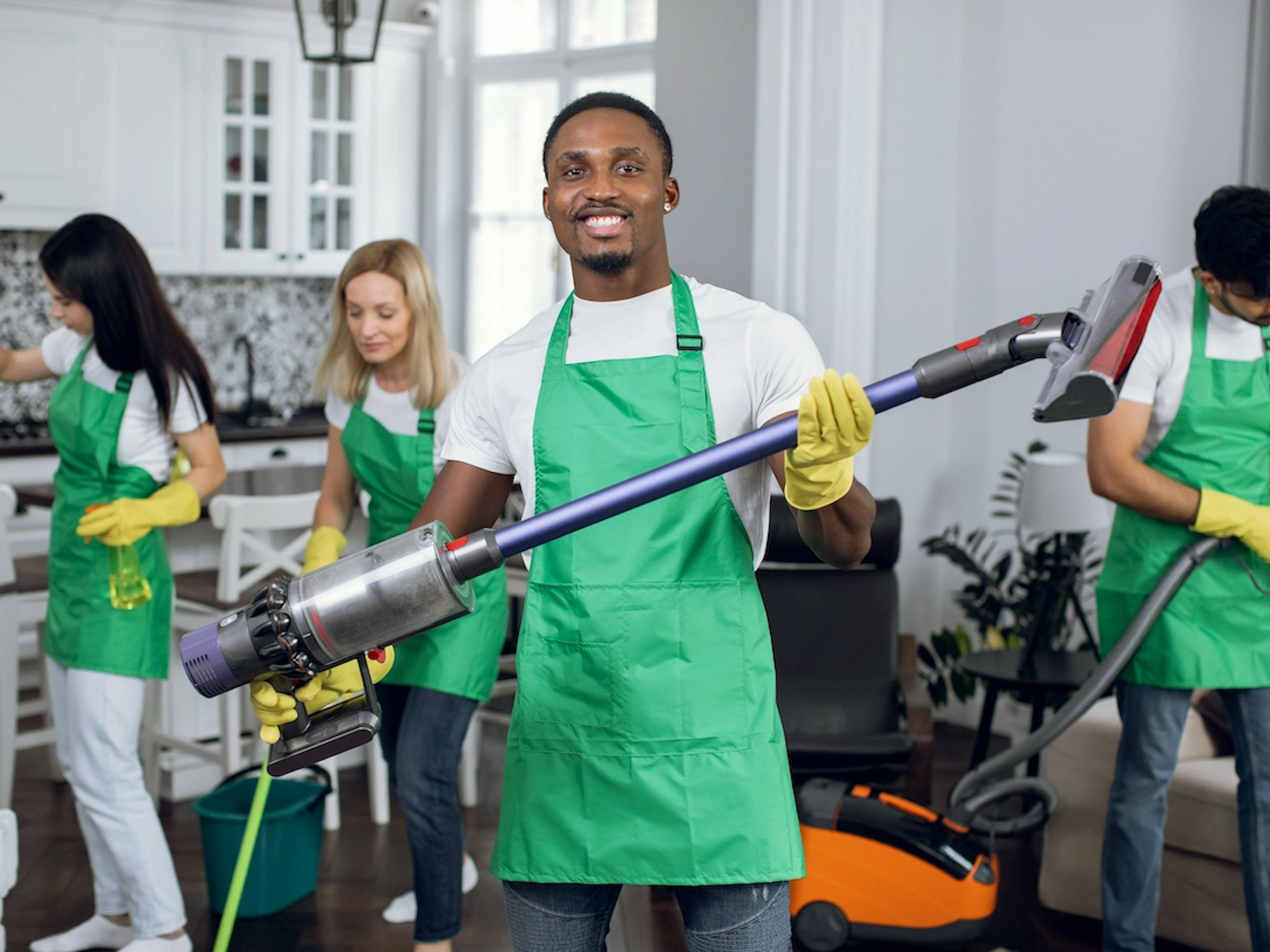 Moving Out in London: Standard Clean or Specialist End of Tenancy?