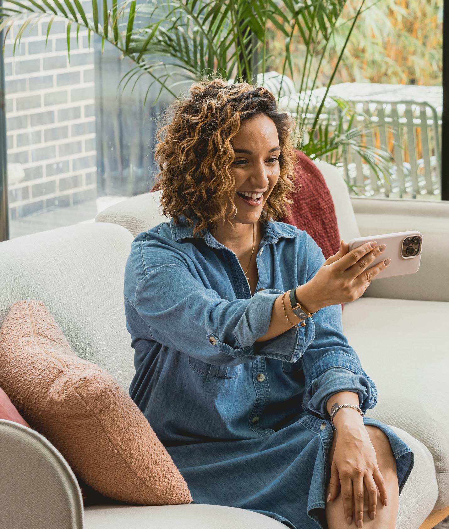 Moshy's weight loss women chatting to a practitioner on video call