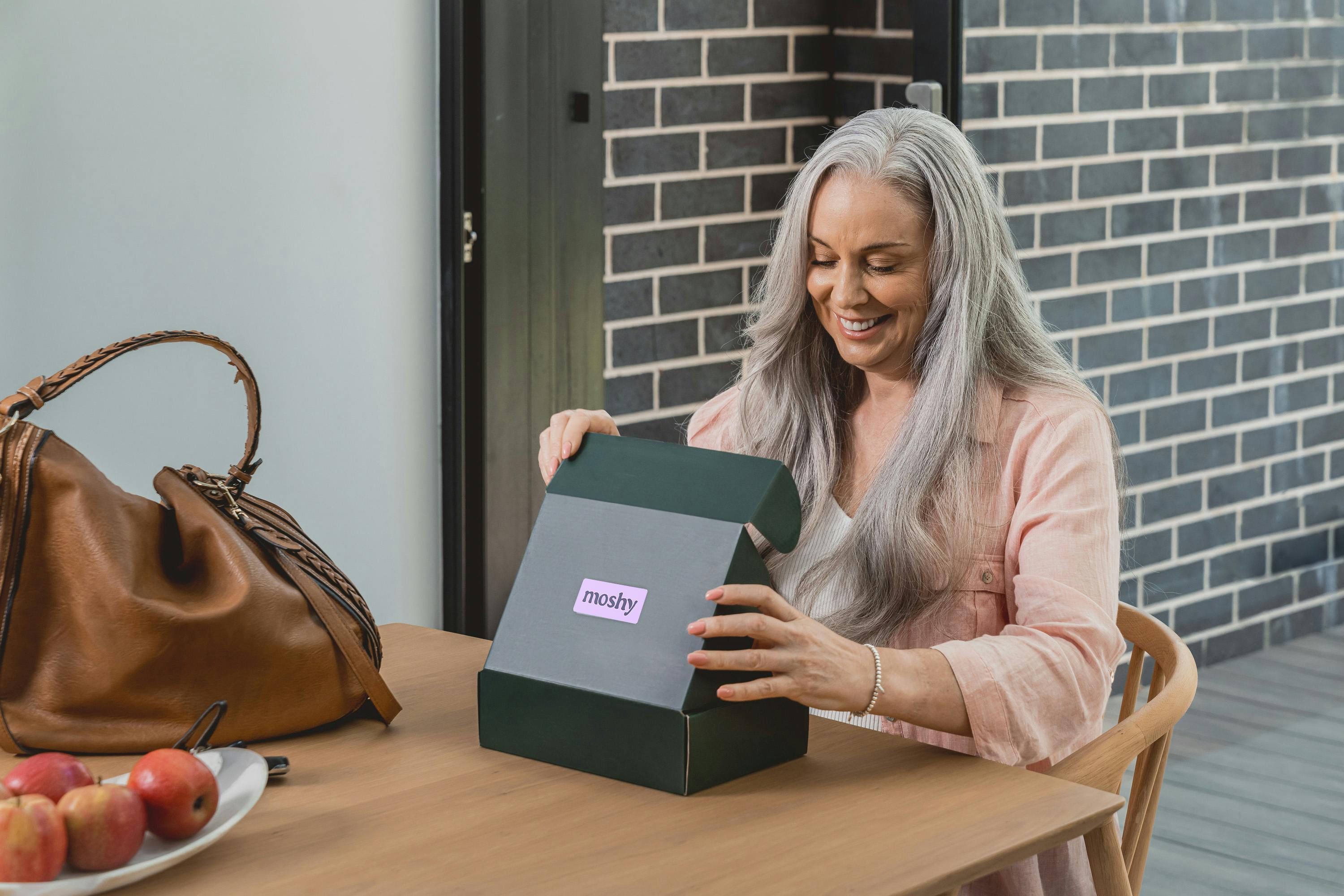 Moshy's customer opening her treatment