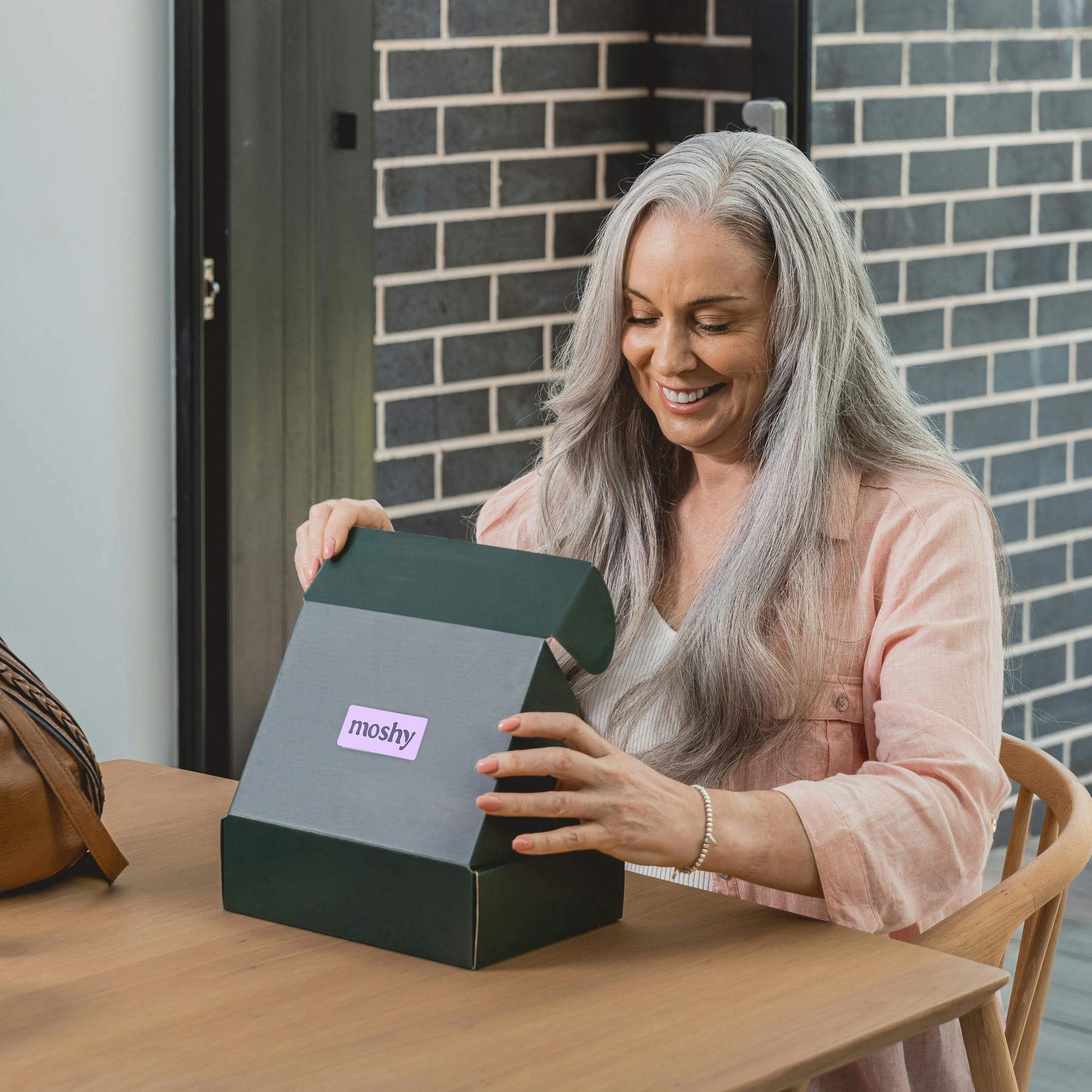 Moshy's customer opening her weight loss delivery box