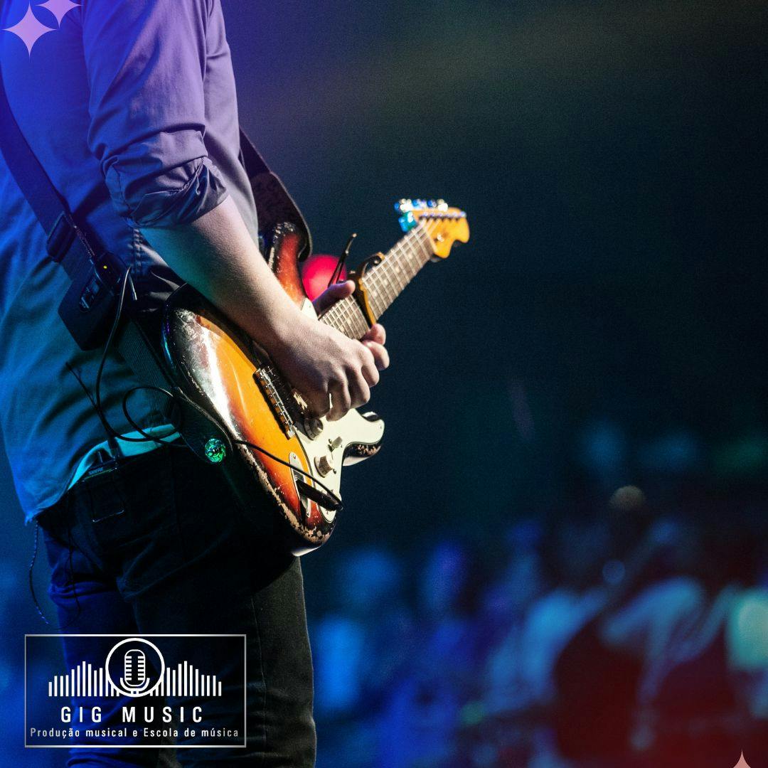 Imagem de um guitarrista tocando guitarra