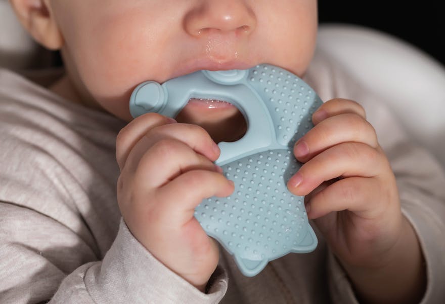 soulager la poussée dentaire chez bébé
