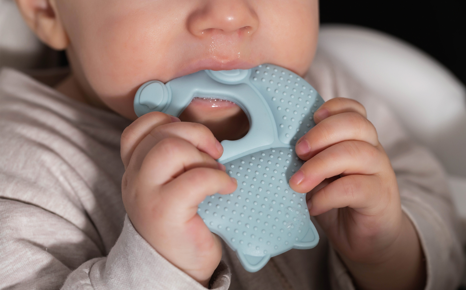 soulager la poussée dentaire chez bébé