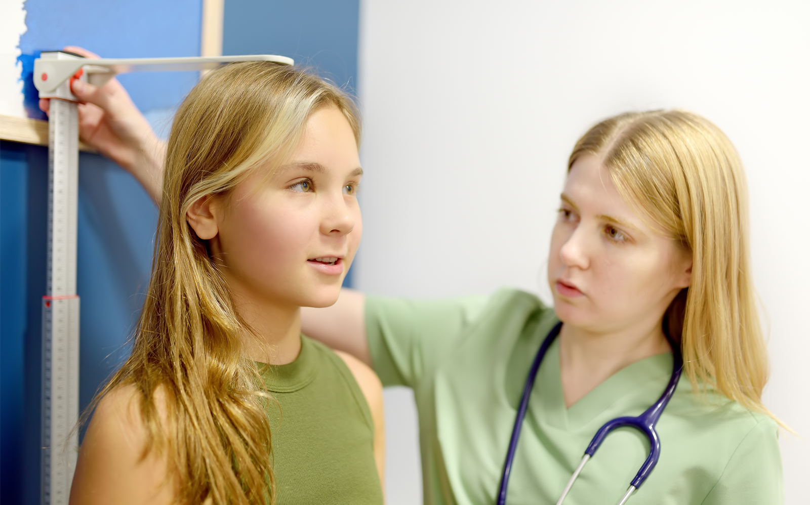 poussée de croissance chez l'adolescent quel âge ? 