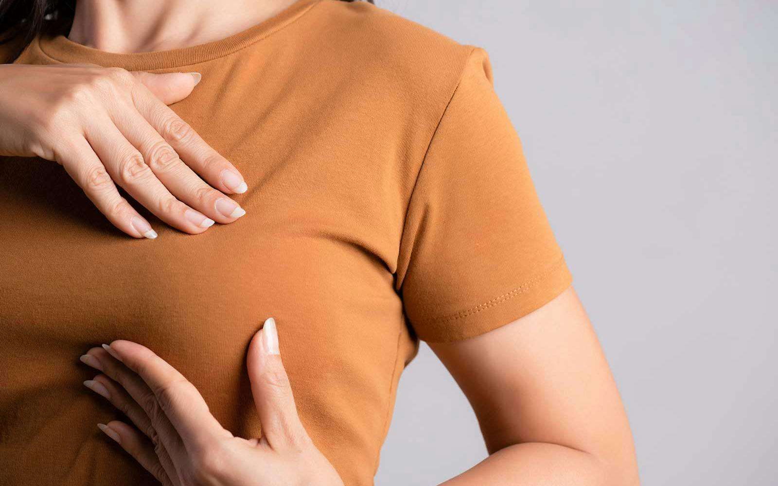 Autopalpation mammaire : comment auto-examiner ses seins ...