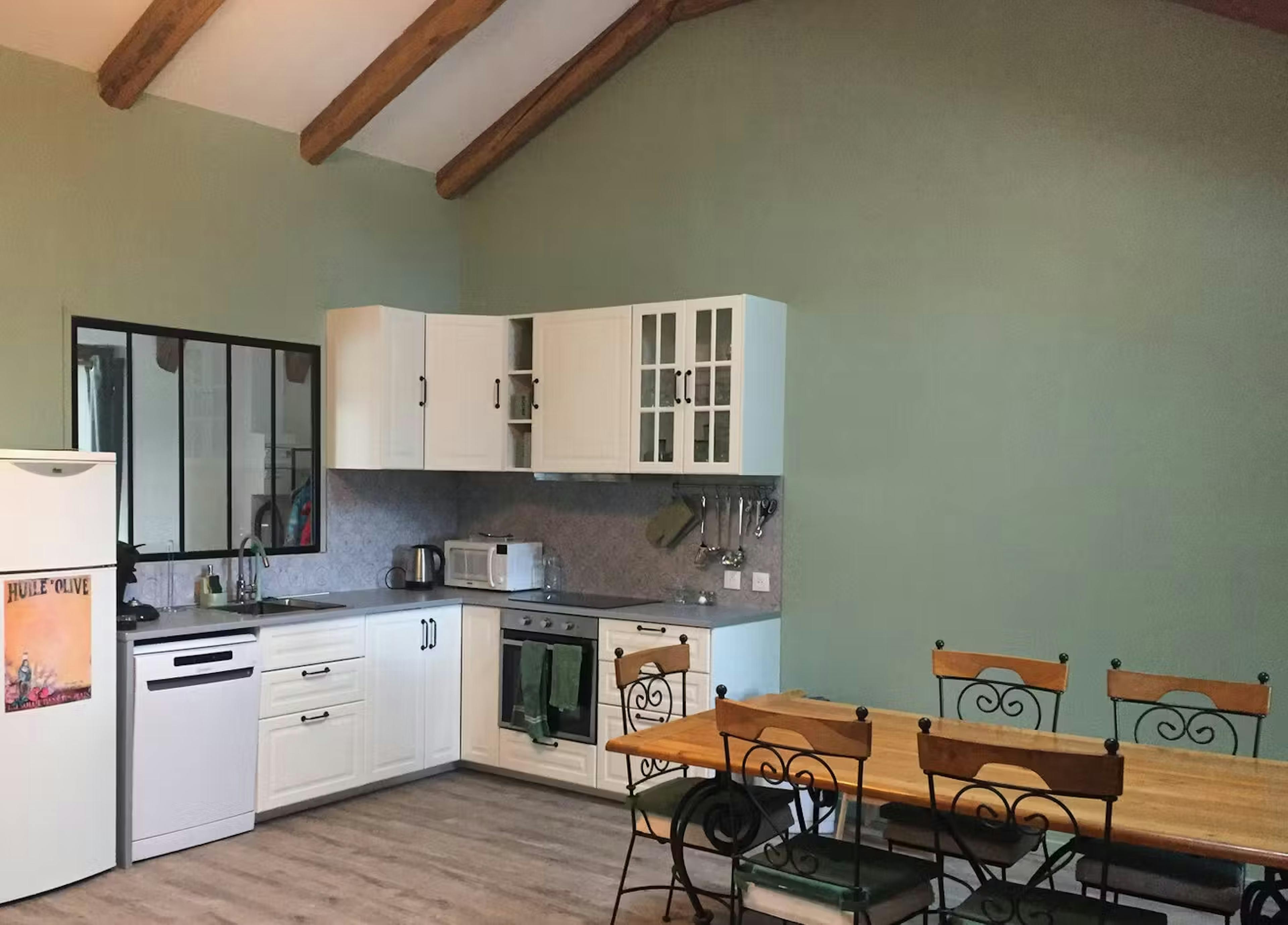 Cuisine - Cuisine moderne toute équipée.