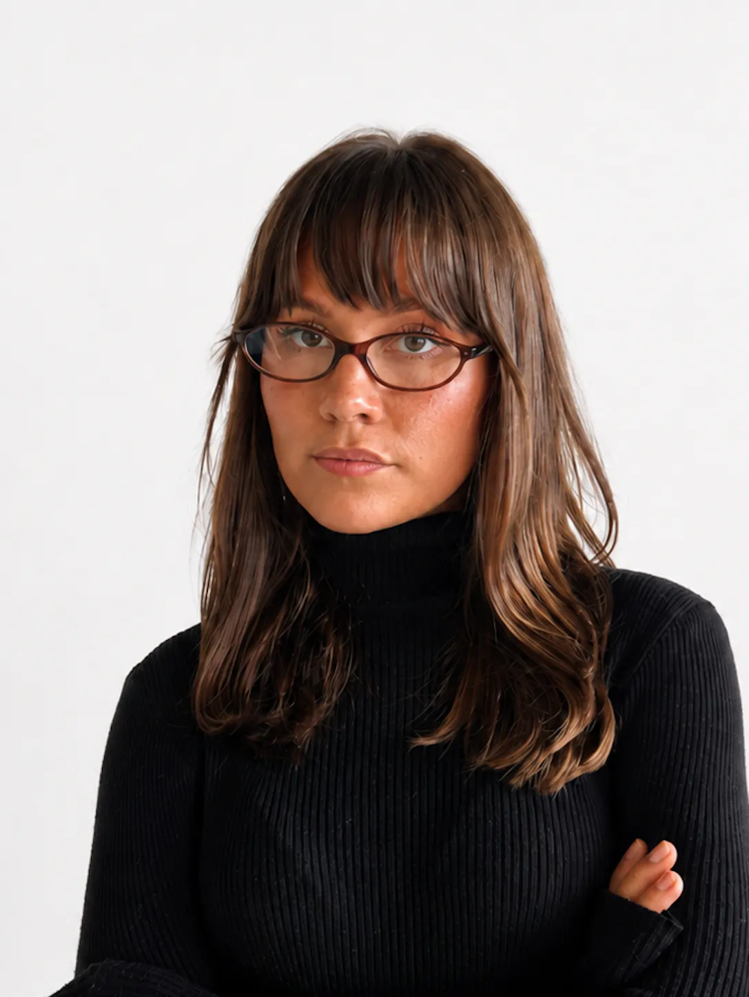 Model wearing lilo frames