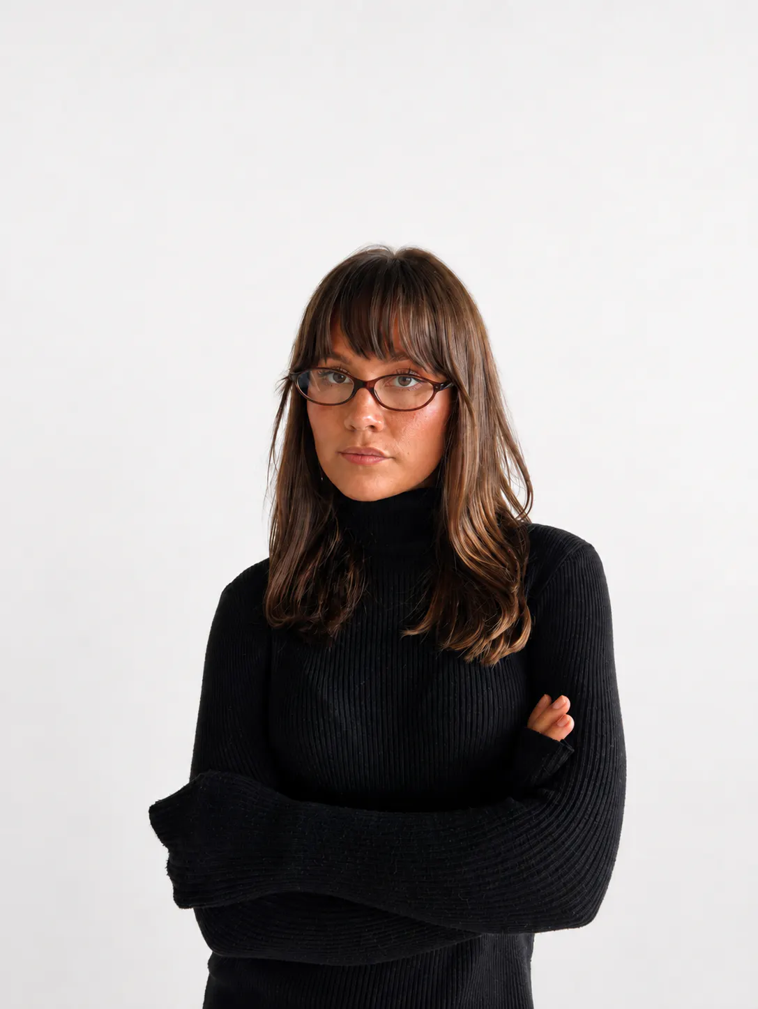 Model wearing lilo frames
