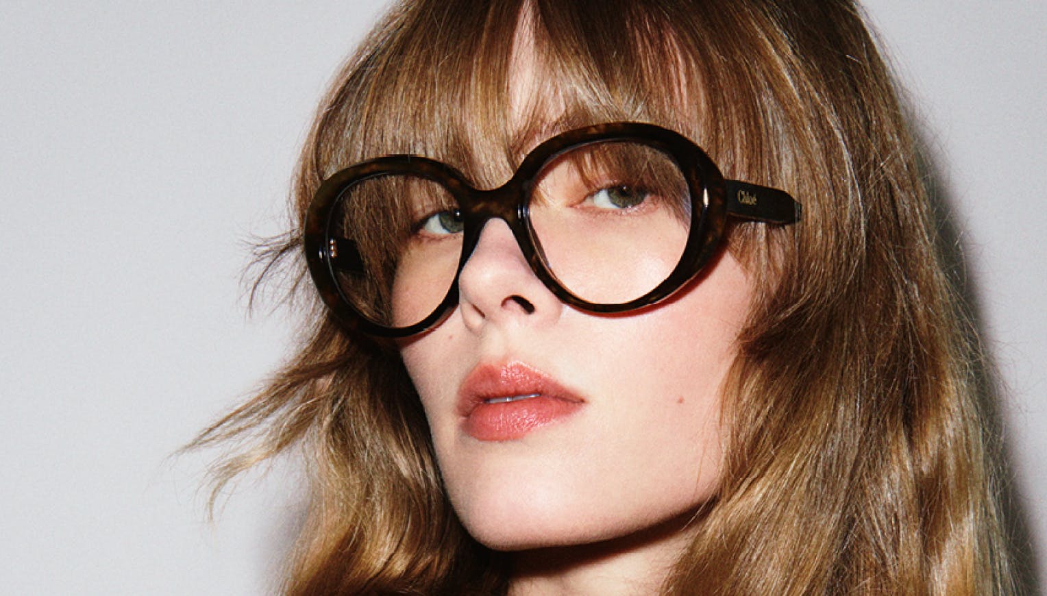 Mannequin portant des lunettes de vue de la marque Chloé