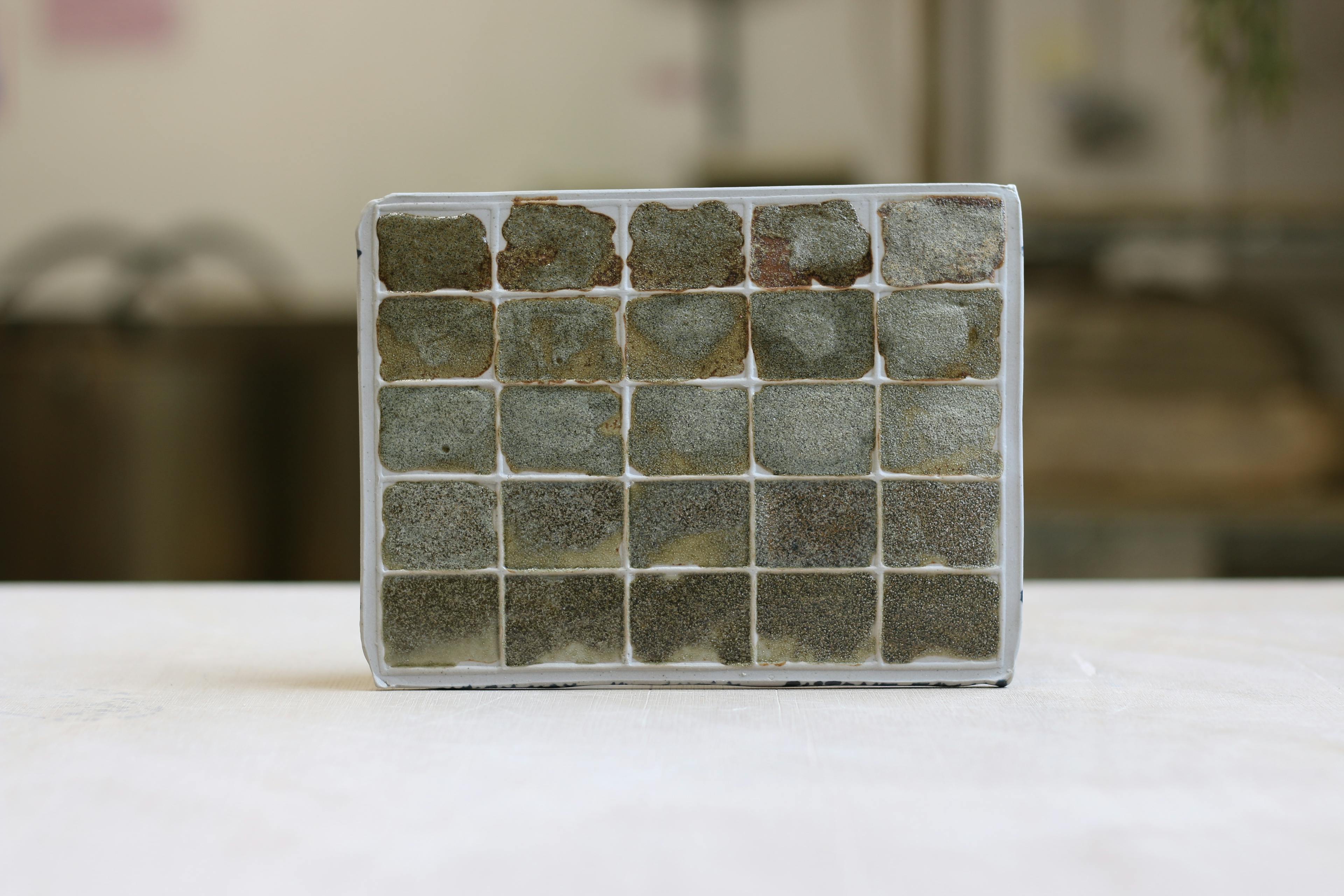 An image showing a flat slab tile with a ceramic glaze blend by Steven Sales. 