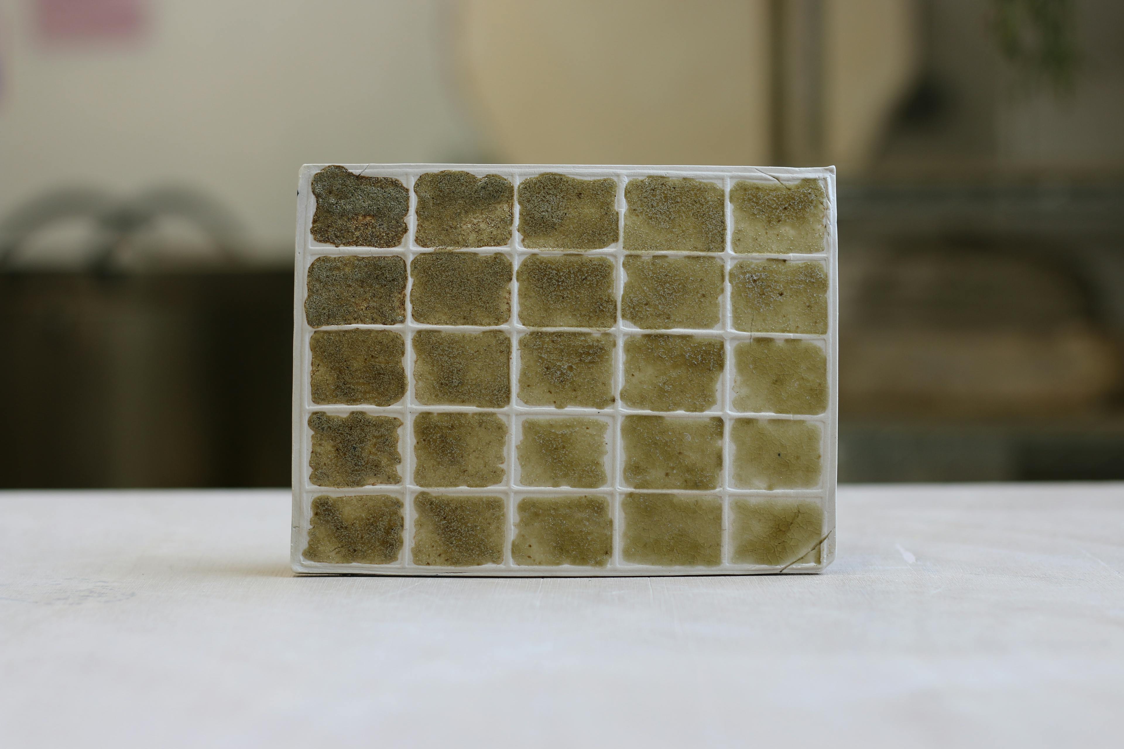 An image showing a flat slab tile with a ceramic glaze blend by Steven Sales. 