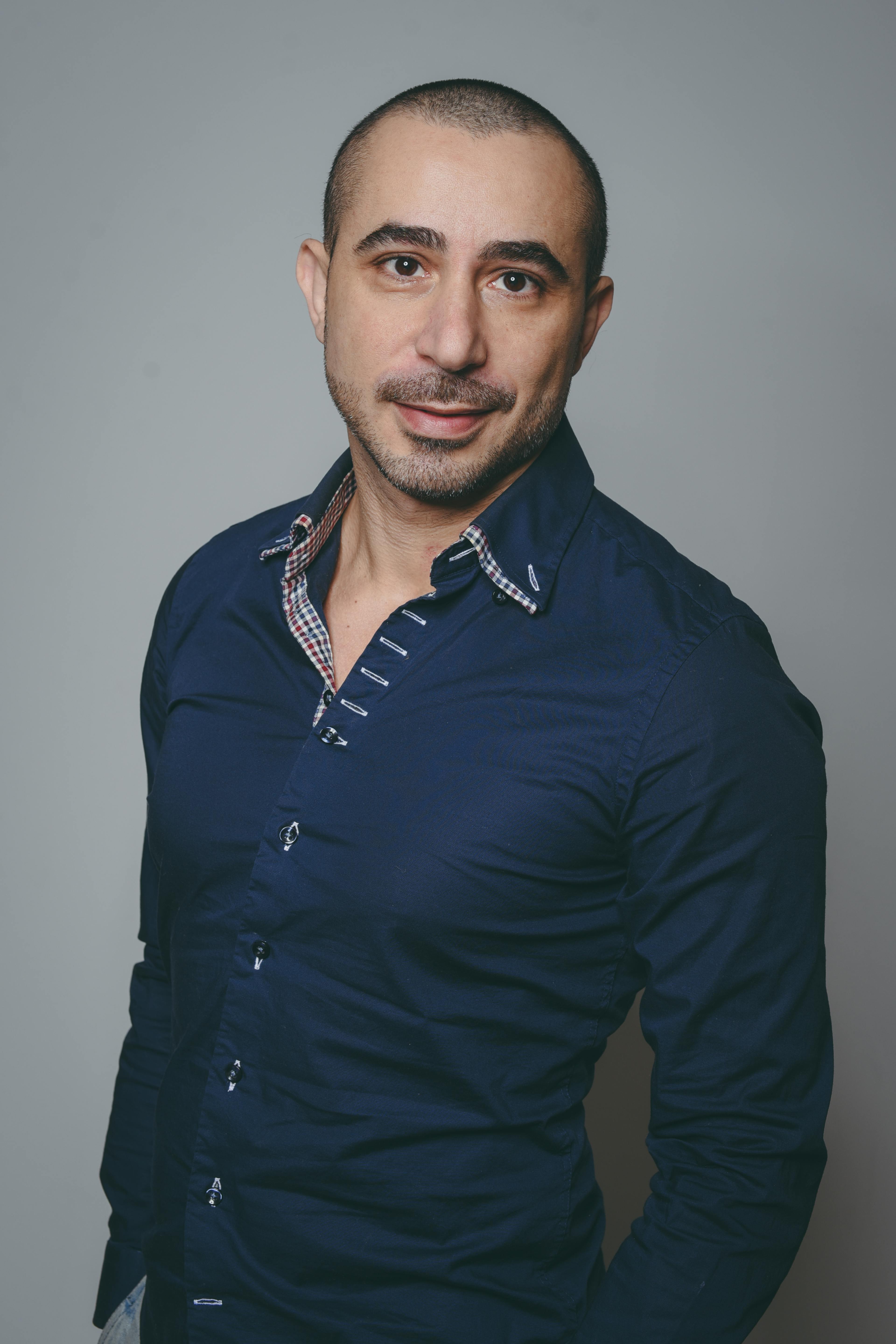 Profile picture of Gianluca, a web developer showcasing a friendly and professional demeanor.