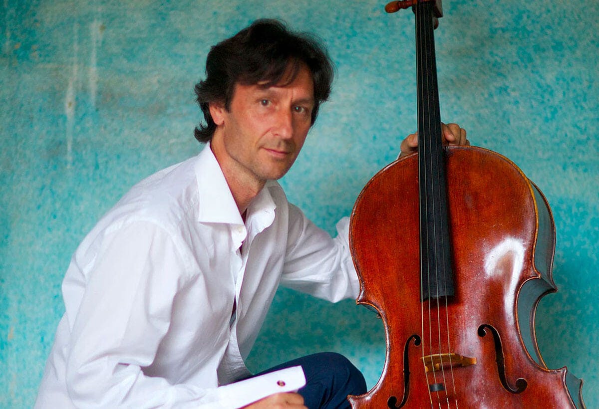 Antonio Lysy poses with his cello.