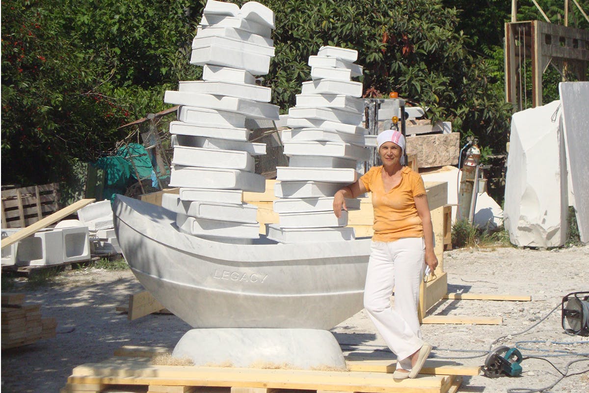 Woman standing in front of a white marble sculpture