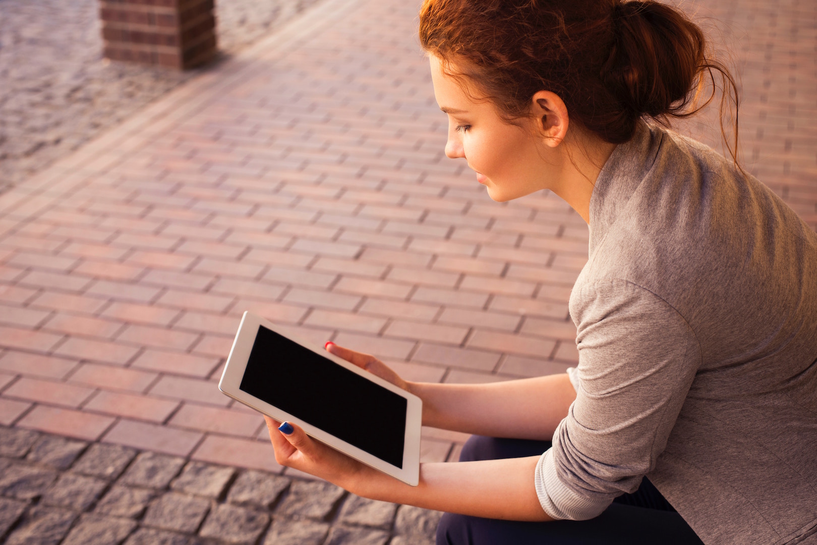 Woman on a tablet looking for courses on training needs assessments