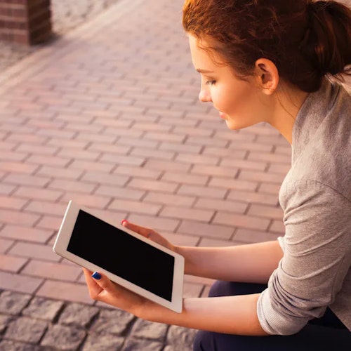 Woman on a tablet looking for courses on training needs assessments