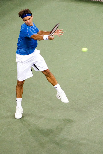 Roger Federer during a tennis game.