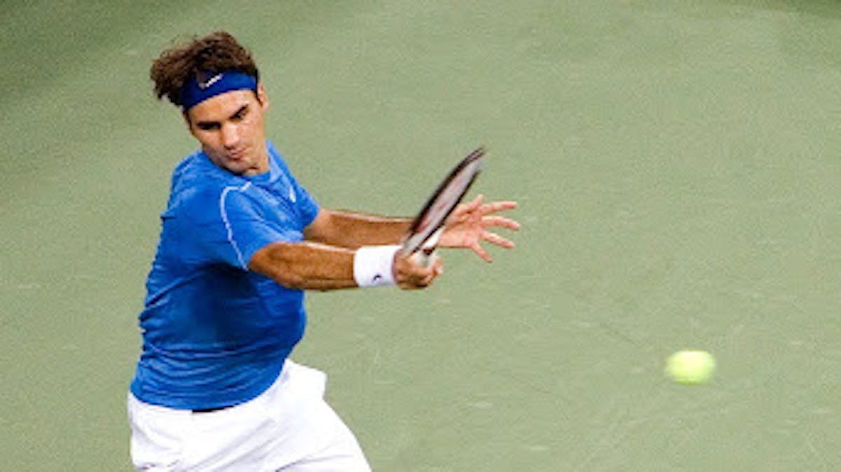 Roger Federer during a tennis game.