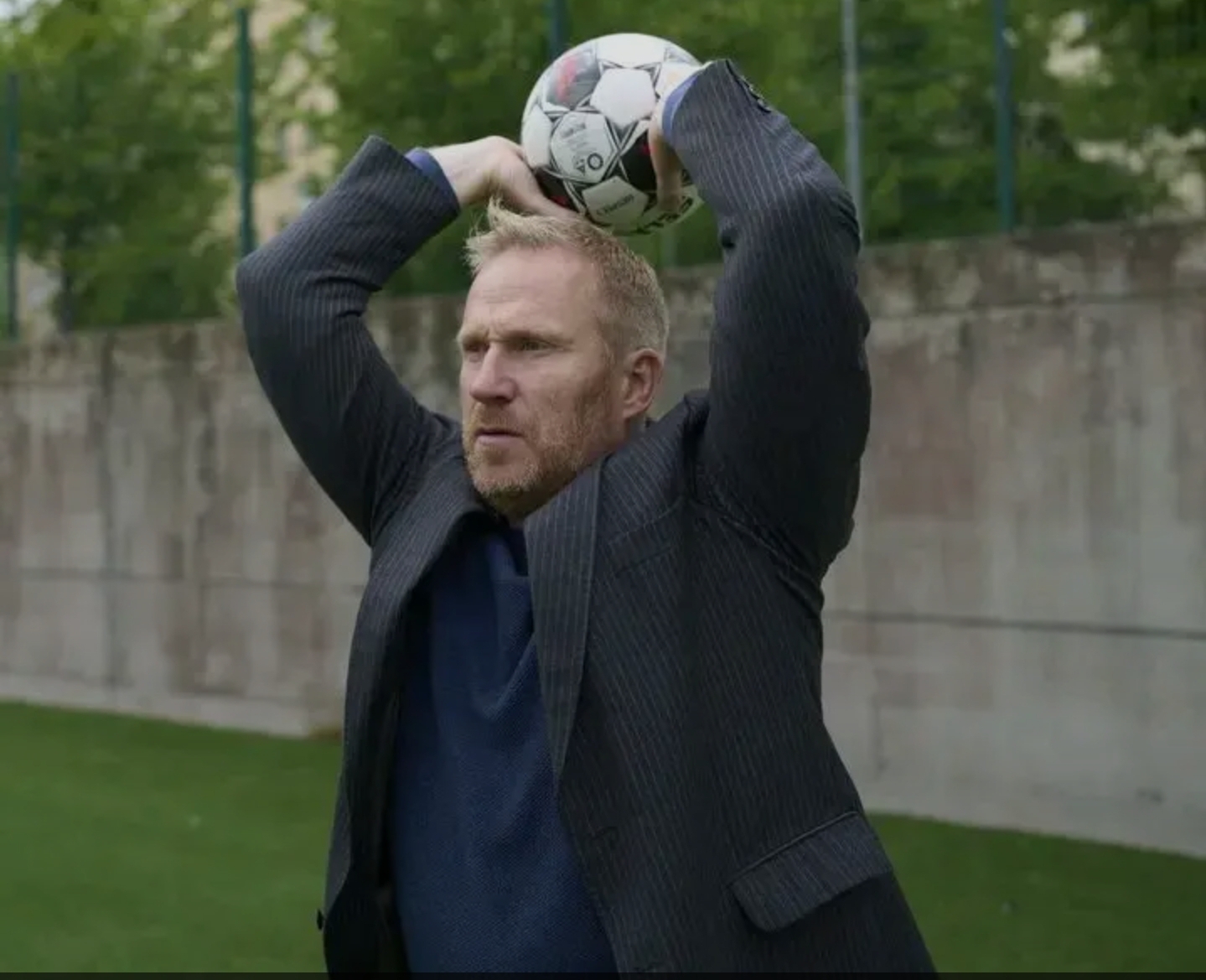 Arsenal enlist world-renowned throw-in specialist Thomas Grønnemark