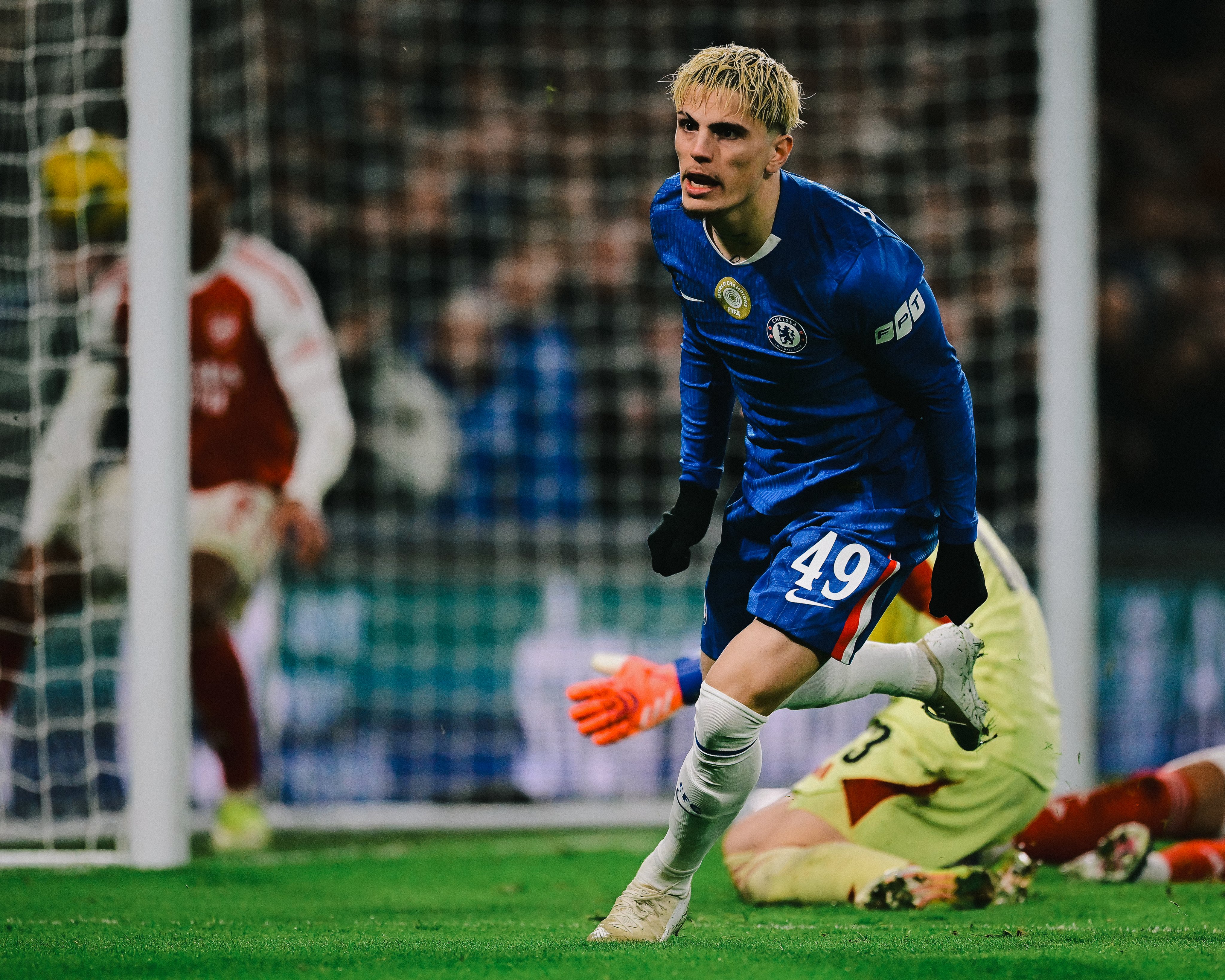 Alejandro Garnacho celebrates after scoring against Kepa Arizzabalaga at Stamford Bridge