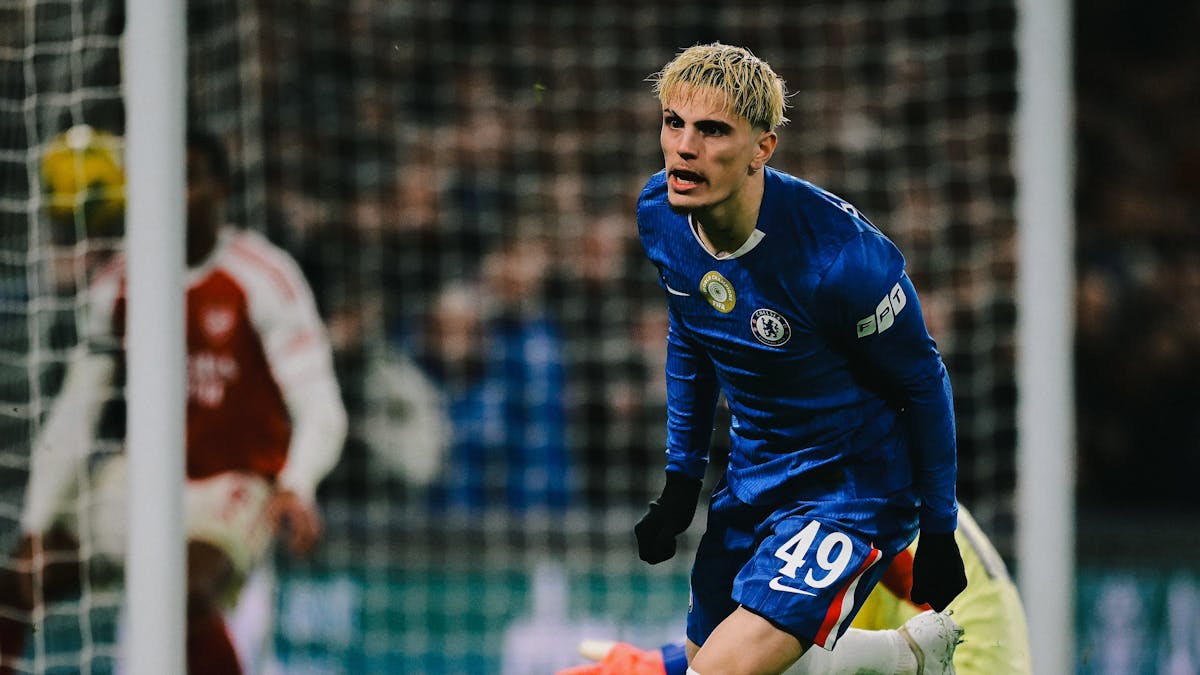 Alejandro Garnacho celebrates after scoring against Kepa Arizzabalaga at Stamford Bridge
