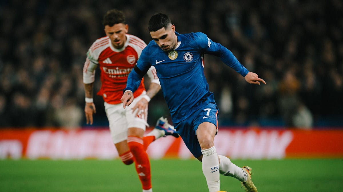 Gabriel Martinelli pictured alongside Pedro Neto during Carabao cup semi-final at Stamford Bridge
