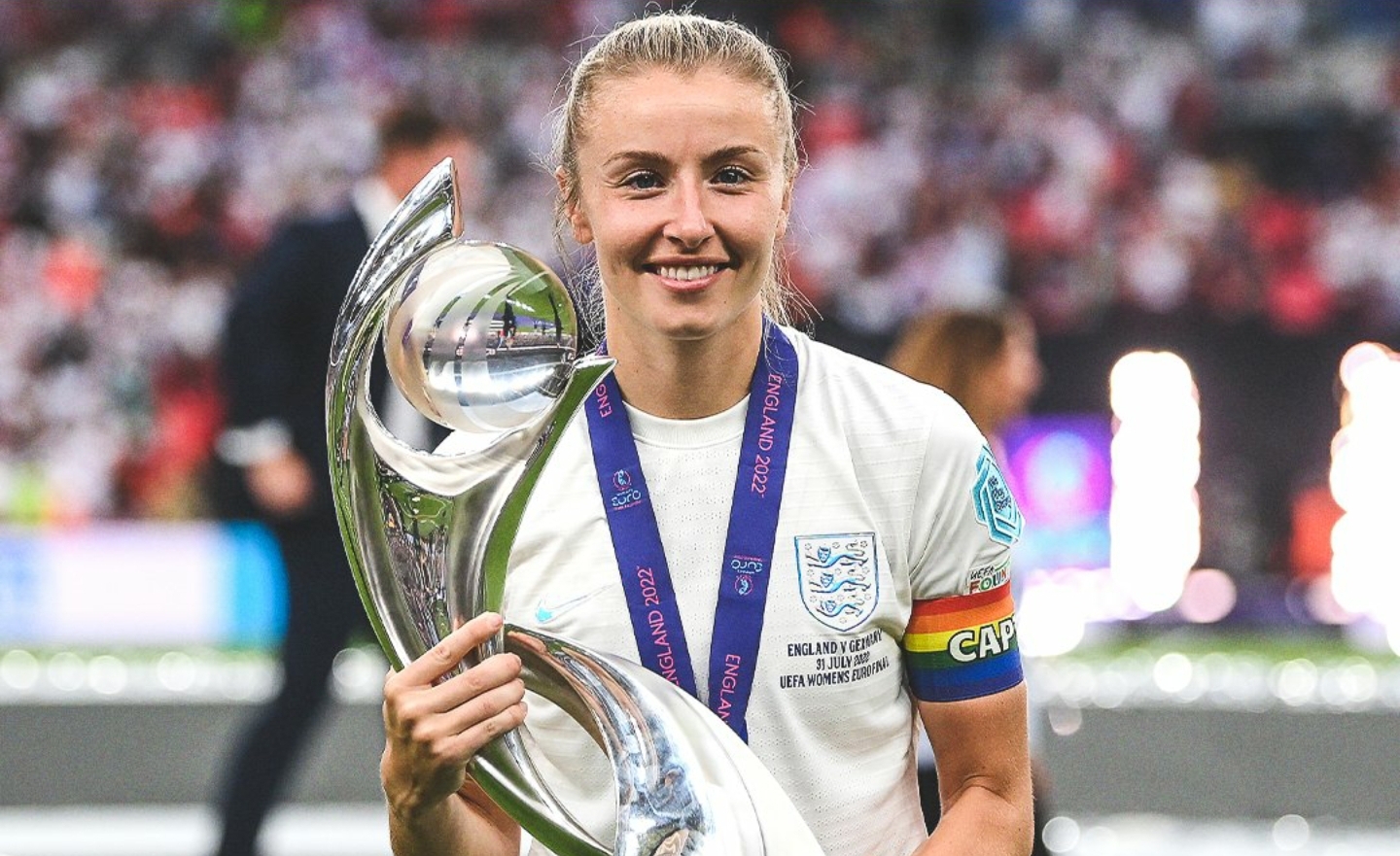 Leah Williamson wore rainbow laces Euro 2022