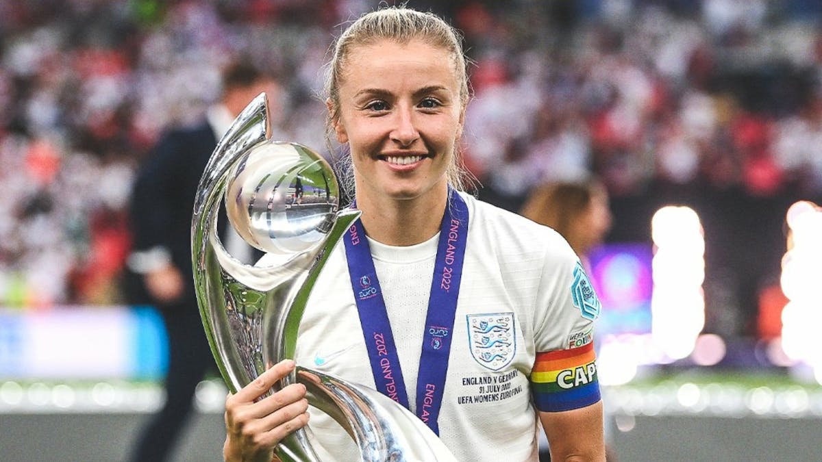 Leah Williamson wore rainbow laces Euro 2022