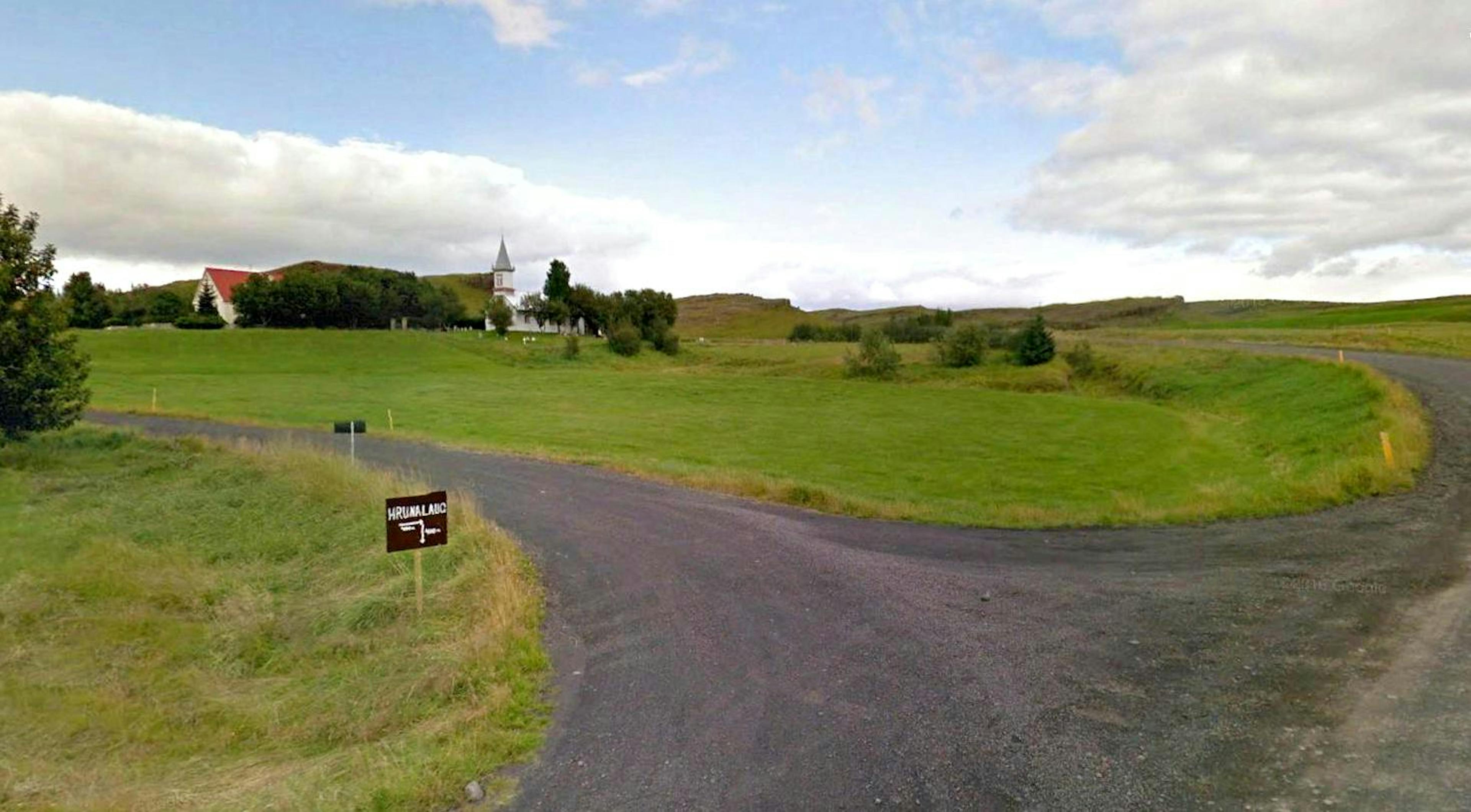 The road to Hrunalaug