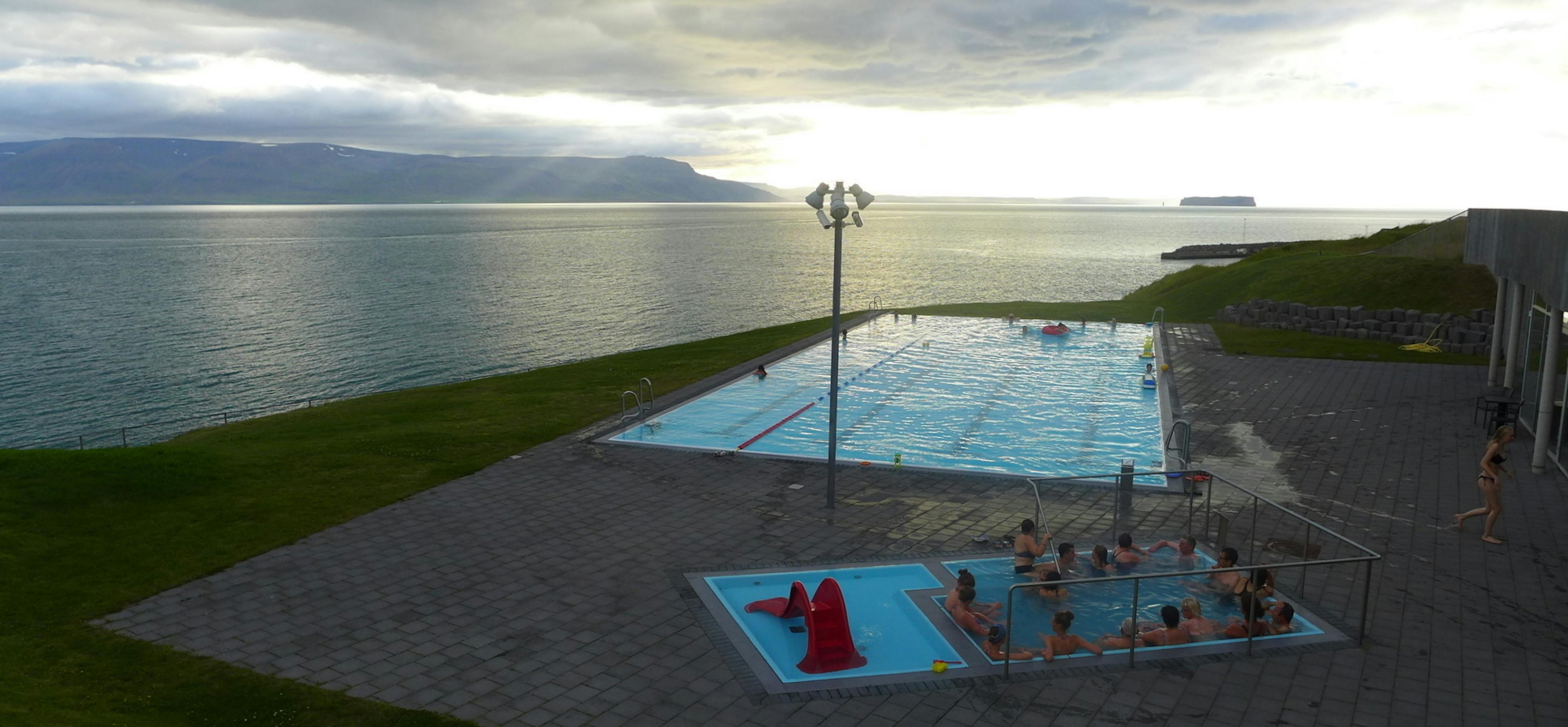 Swimming pool rules in Iceland
