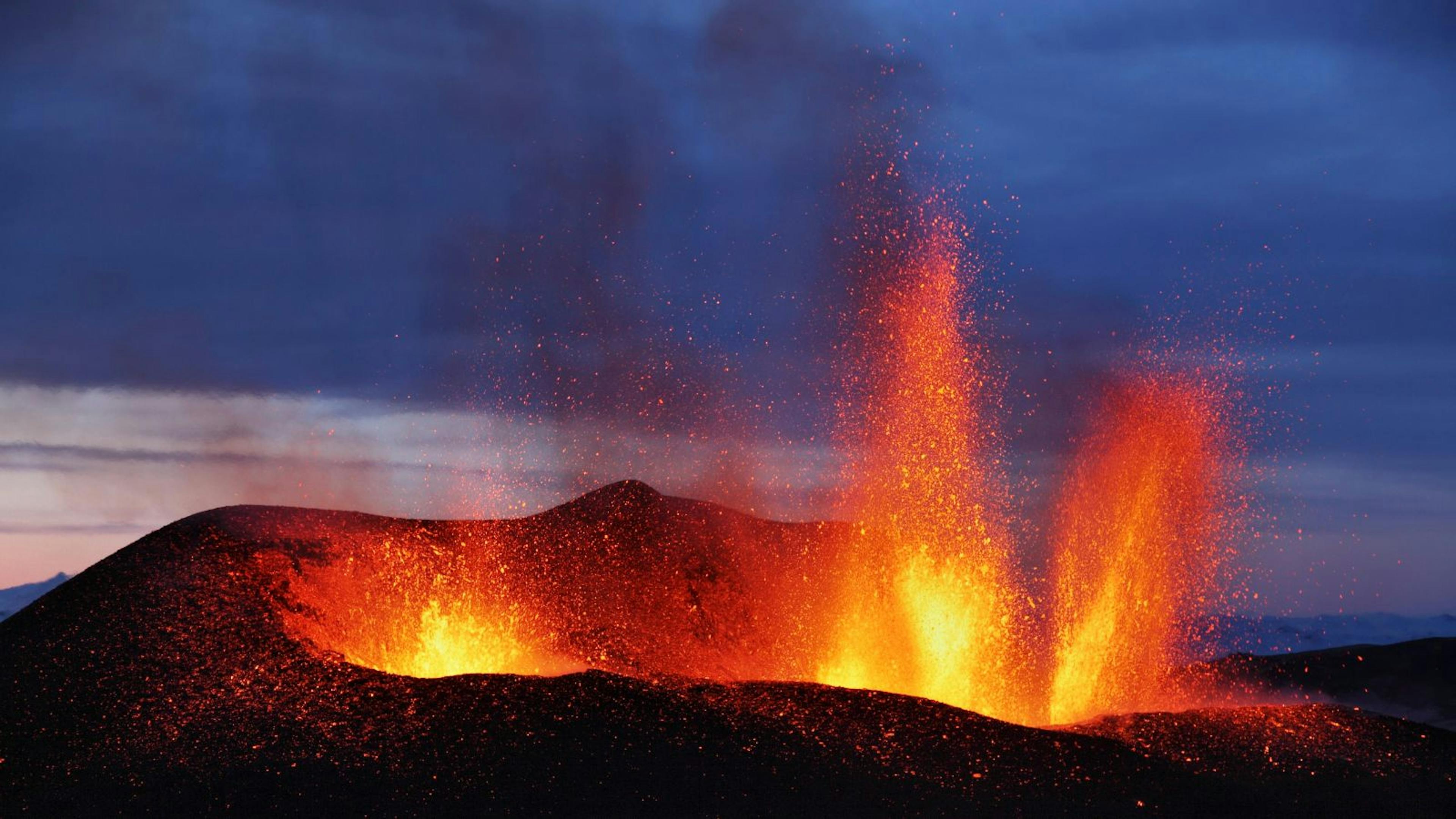 Molten lava flowing from Eyjafjallajökull volcano in Fimmvörðuháls, Iceland.